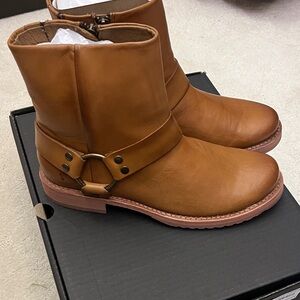 NIB Frye Veronica Flex Harness Leather Ankle Boots